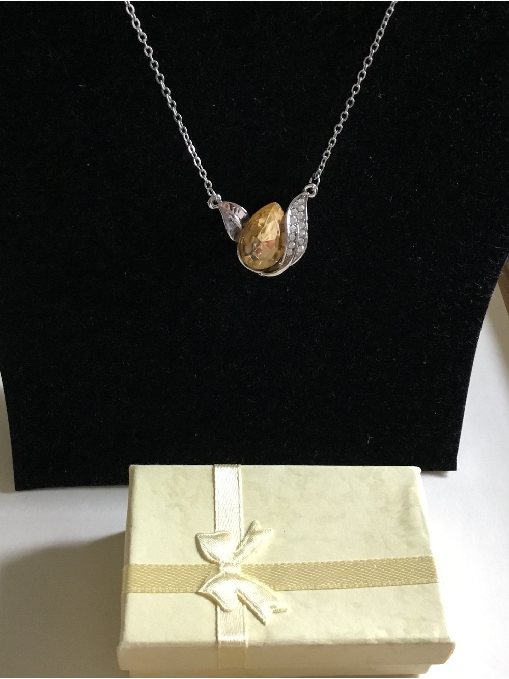 Two-Tone Teardrop Pendant Necklace - Gold and Silver